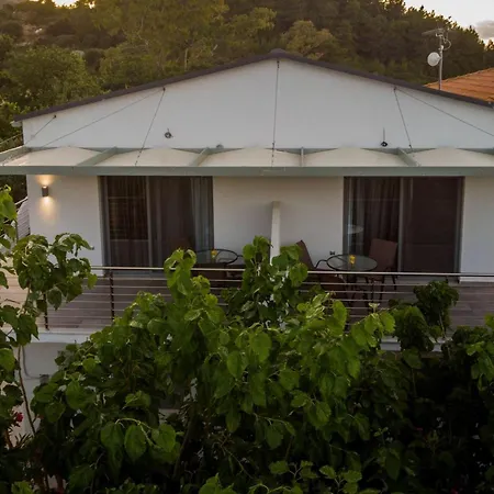 Casa Di Mare - Studios And Apartments On The Beach Ανω Βασιλικος Εξωτερικό φωτογραφία